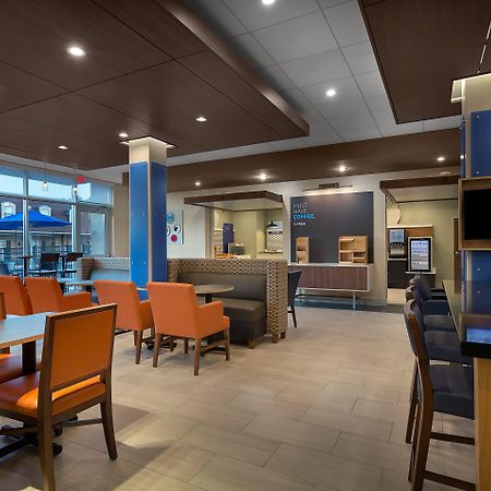 Holiday Inn Express & Suites - Fayetteville South By Ihg Екстер'єр фото