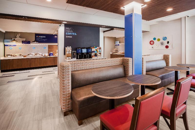 Holiday Inn Express & Suites - Fayetteville South By Ihg Екстер'єр фото
