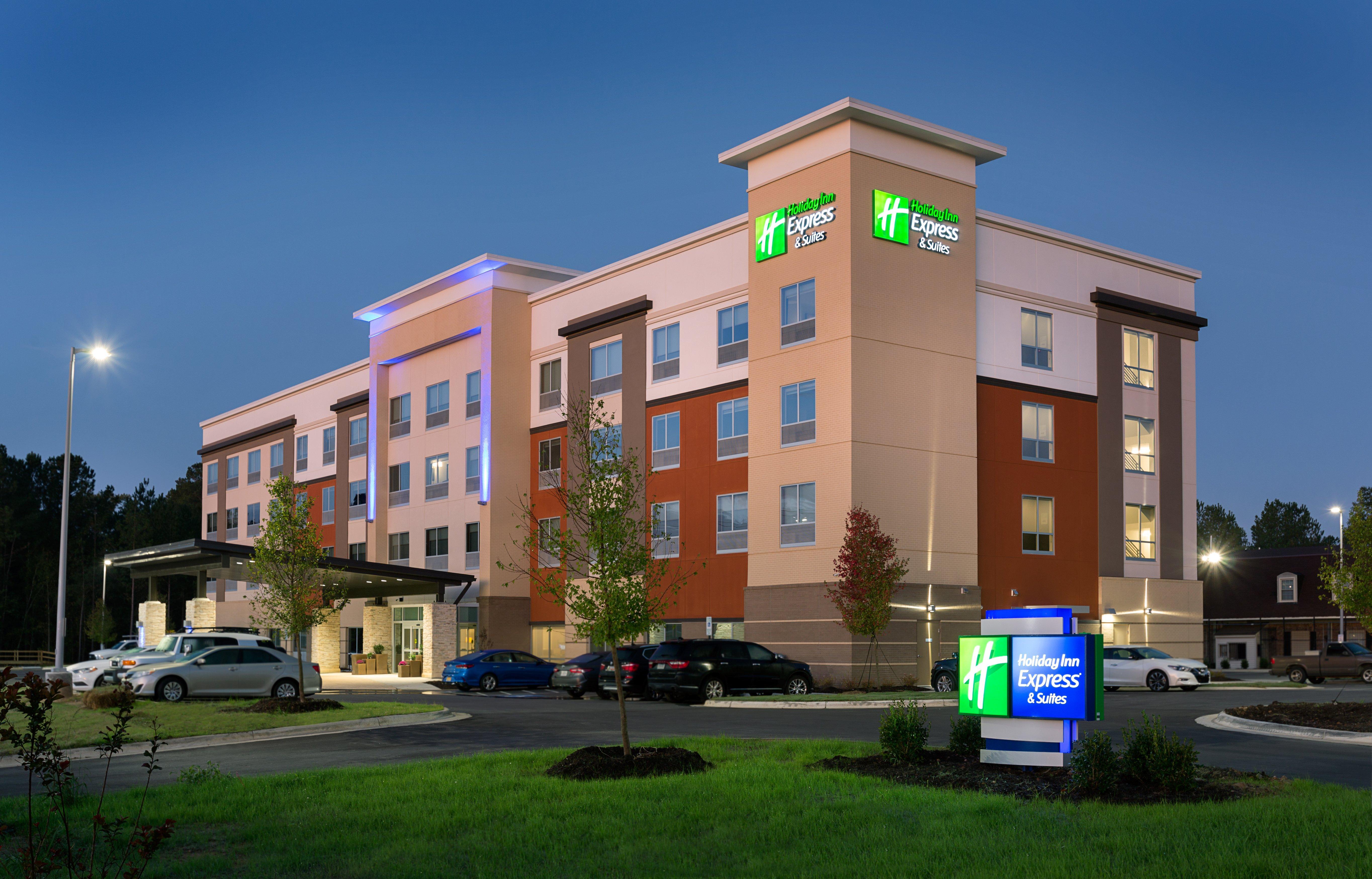 Holiday Inn Express & Suites - Fayetteville South, An Ihg Hotel Екстер'єр фото
